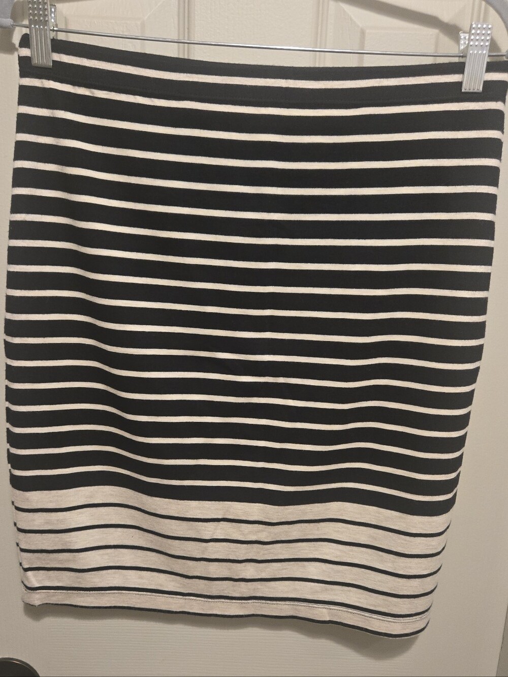 Max Studio Jersey Knit Oatmeal And Black Stretch Striped Skirt Size Medium